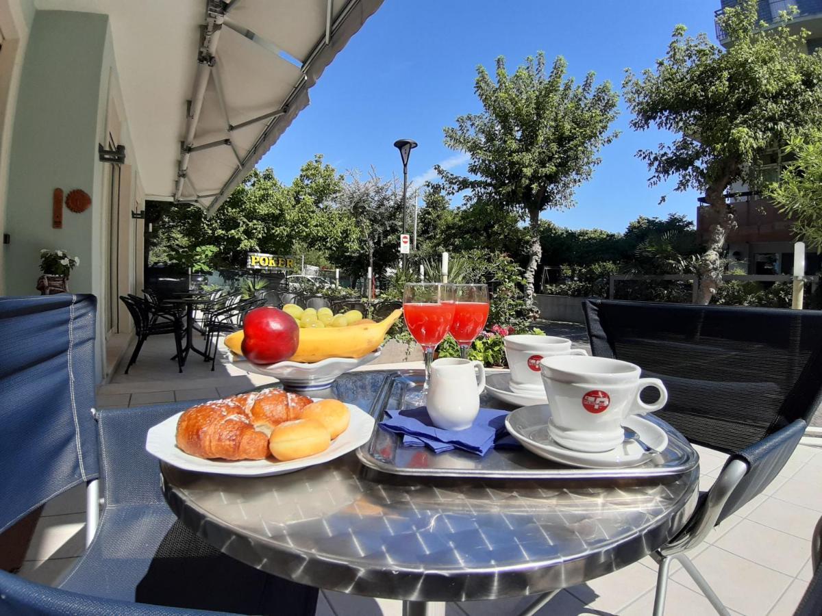 Hotel Poker Misano Adriatico Exterior photo