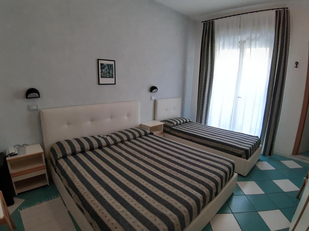 Hotel Poker Misano Adriatico Exterior photo
