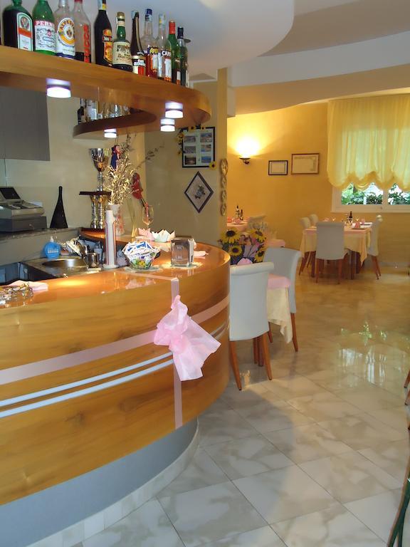 Hotel Poker Misano Adriatico Exterior photo