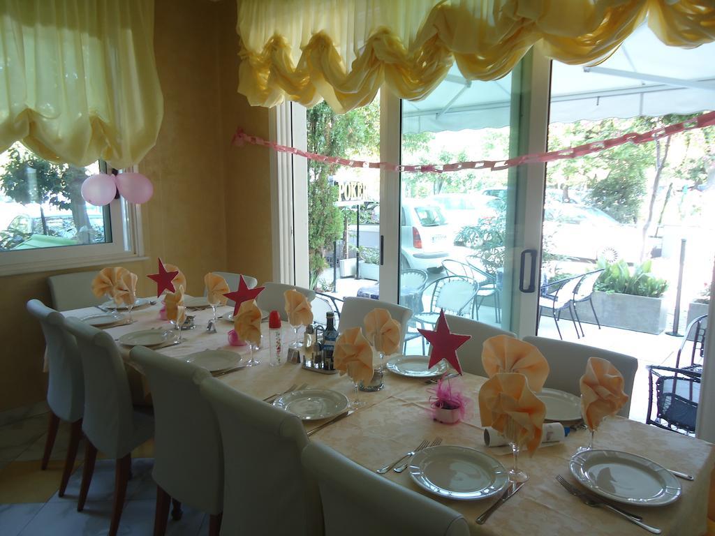 Hotel Poker Misano Adriatico Exterior photo