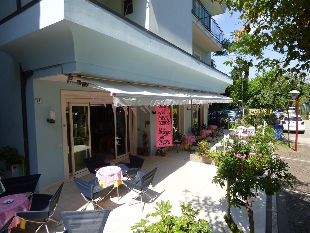 Hotel Poker Misano Adriatico Exterior photo